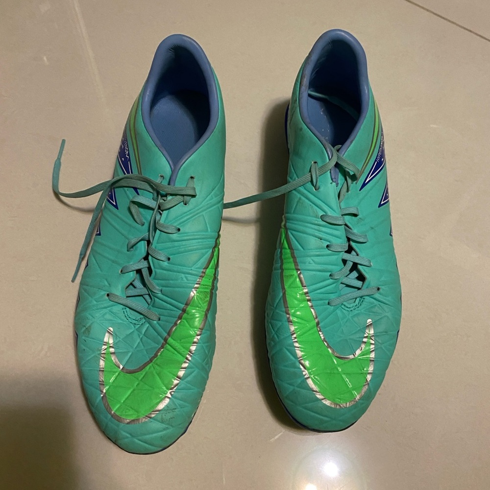 Women’s soccer cleats